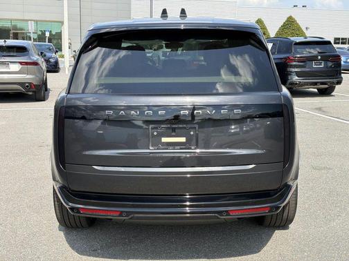 Carpathian Grey Premium Metallic 2026 Land Rover Range Rover P400 SE