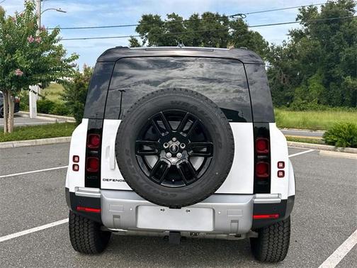 2025 Land Rover Defender 110 P300