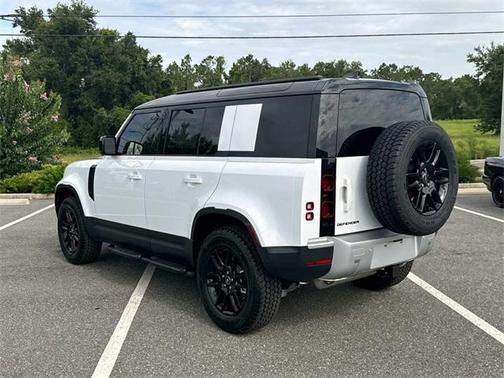 2025 Land Rover Defender 110 P300
