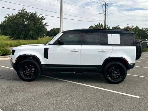 2025 Land Rover Defender 110 P300