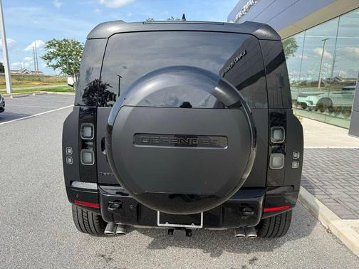 Santorini Black Metallic 2026 Land Rover Defender P500 X-Dynamic SE