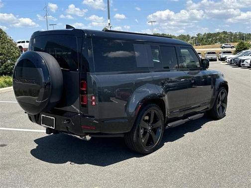 2025 Land Rover Defender 130 P400 X-Dynamic SE
