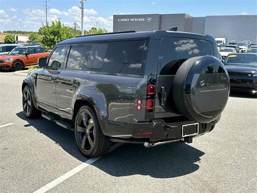 2025 Land Rover Defender 130 P400 X-Dynamic SE