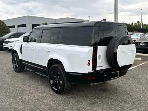 2025 Land Rover Defender 130 P400 X-Dynamic SE