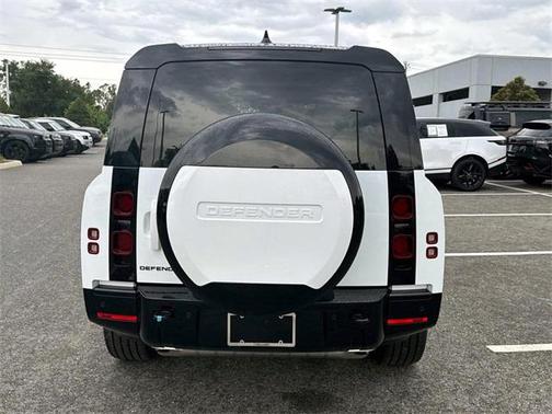 2025 Land Rover Defender 130 P400 X-Dynamic SE