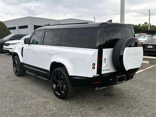 2025 Land Rover Defender 130 P400 X-Dynamic SE
