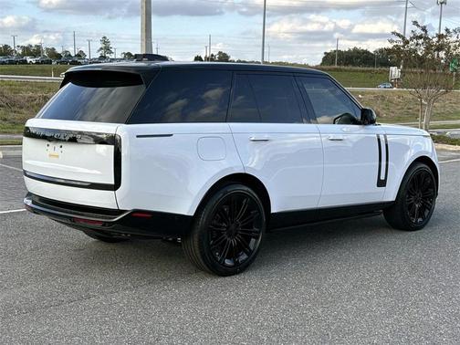 2026 Land Rover Range Rover P530 SE