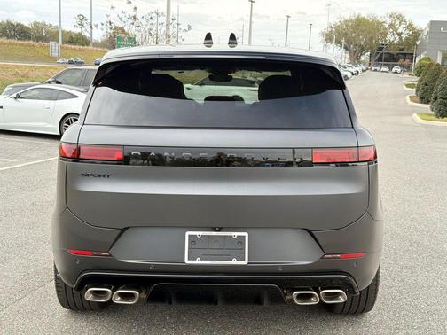 2026 Land Rover Range Rover Sport SE