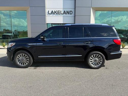 SIGNATURE NAVY 2021 Lincoln Navigator Standard