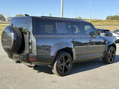 2026 Land Rover Defender P400 X-Dynamic SE