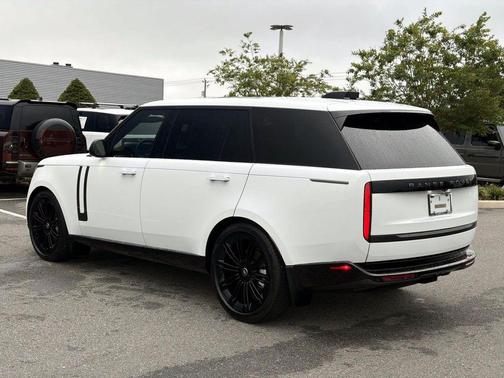 Fuji White 2025 Land Rover Range Rover SE