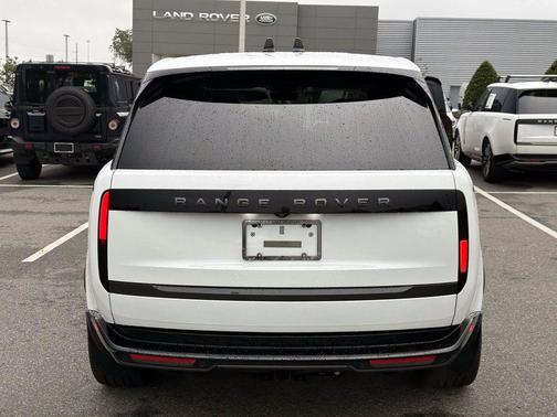 Fuji White 2025 Land Rover Range Rover SE