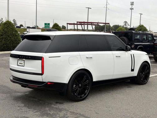 Fuji White 2025 Land Rover Range Rover P400 SE 7 Seat