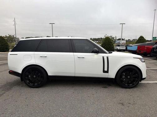 Fuji White 2025 Land Rover Range Rover SE