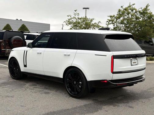 Fuji White 2025 Land Rover Range Rover P400 SE 7 Seat