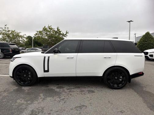 Fuji White 2025 Land Rover Range Rover SE