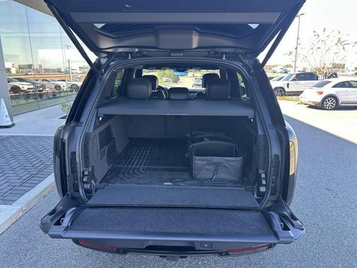 2025 Land Rover Range Rover P530 SE