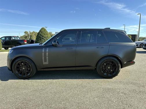 2025 Land Rover Range Rover P530 SE