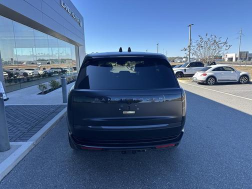 2025 Land Rover Range Rover P530 SE