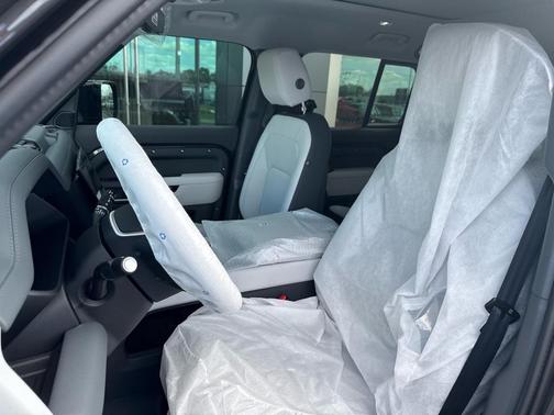 2026 Land Rover Defender P400 X-Dynamic SE