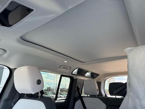 2026 Land Rover Defender P400 X-Dynamic SE