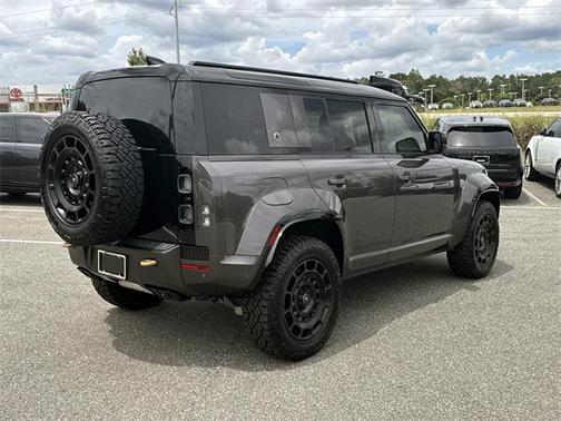2025 Land Rover Defender 110 V8