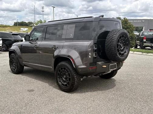 2025 Land Rover Defender 110 V8