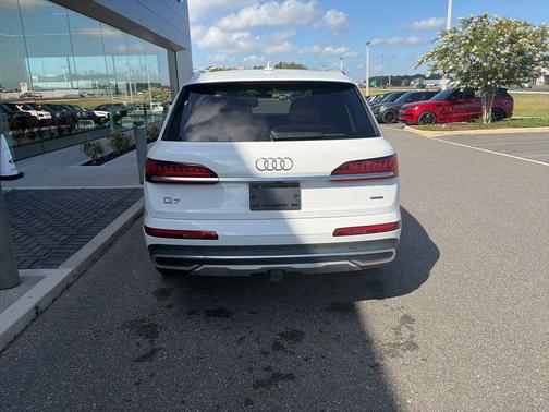 Carrara White 2023 Audi Q7 45 Premium