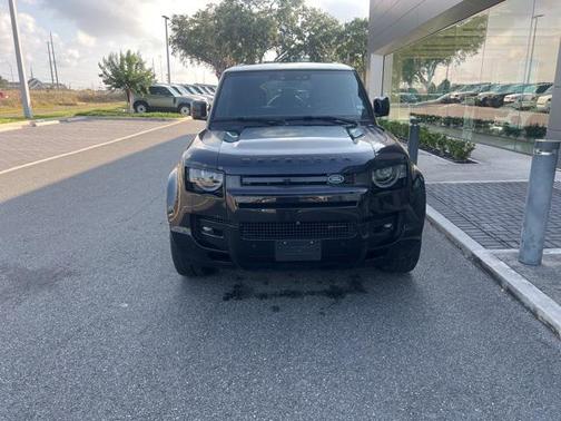 2023 Land Rover Defender 130 X-Dynamic SE