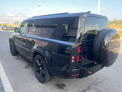 2023 Land Rover Defender 130 X-Dynamic SE