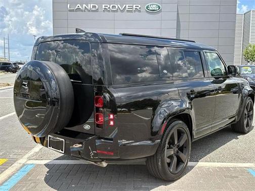 2023 Land Rover Defender 130 X-Dynamic SE