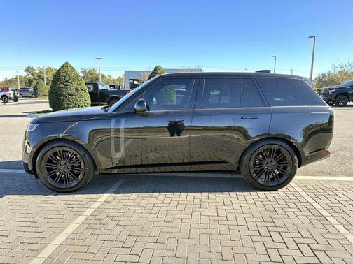 2026 Land Rover Range Rover P530 SE