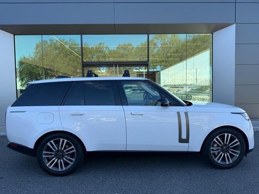 2024 Land Rover Range Rover P530 SE