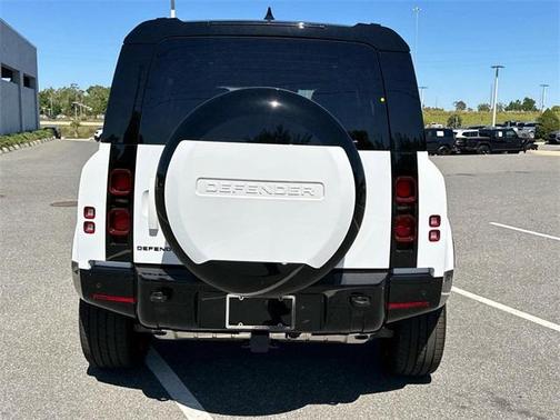 2025 Land Rover Defender 110 P400 X-Dynamic SE