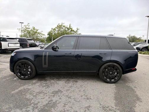 Constellation Blue SV Bespoke Ult Met Gloss 2025 Land Rover Range Rover SE