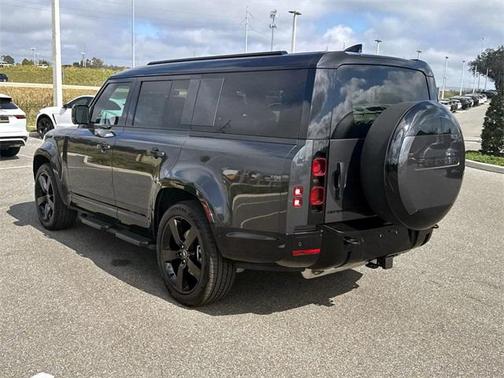 2025 Land Rover Defender 130 P400 X-Dynamic SE