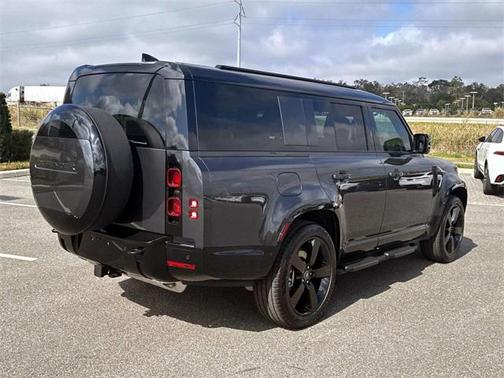 2025 Land Rover Defender 130 P400 X-Dynamic SE