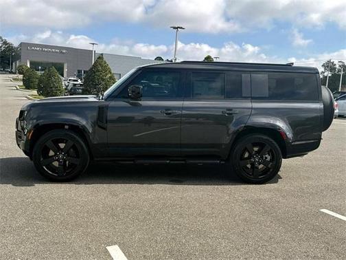 2025 Land Rover Defender 130 P400 X-Dynamic SE