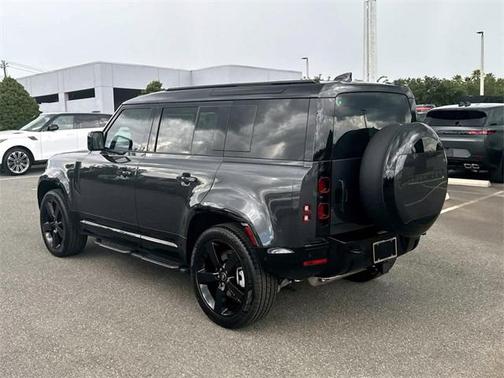 2025 Land Rover Defender 110 P400 X-Dynamic SE