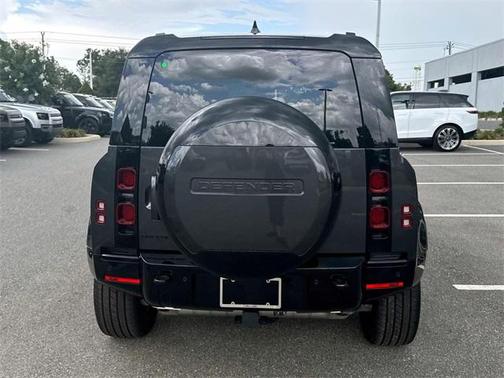 2025 Land Rover Defender 110 P400 X-Dynamic SE