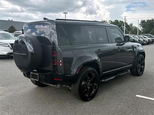 2025 Land Rover Defender 110 P400 X-Dynamic SE