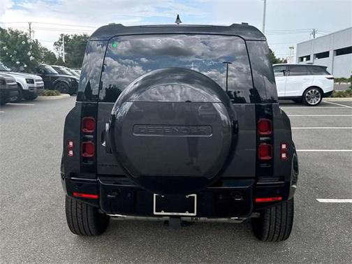 2025 Land Rover Defender 110 P400 X-Dynamic SE