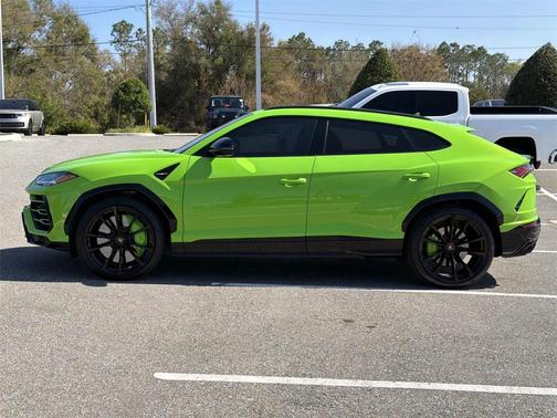 2021 Lamborghini Urus Pearl Capsule