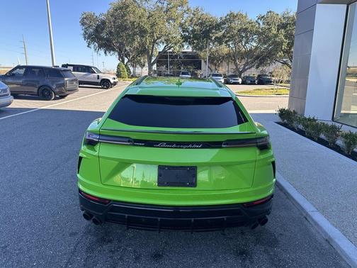 2021 Lamborghini Urus Pearl Capsule