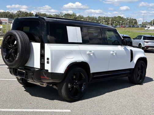 Fuji White 2026 Land Rover Defender P400 X-Dynamic SE