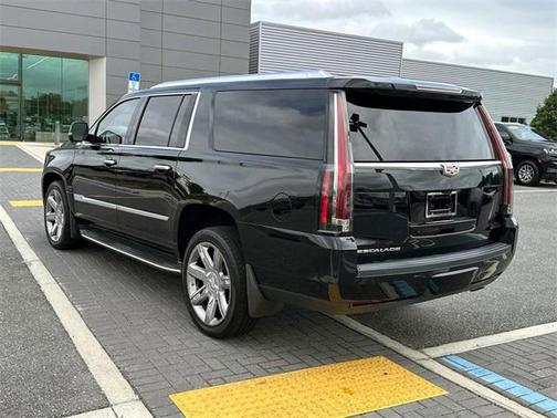 2018 Cadillac Escalade ESV Luxury