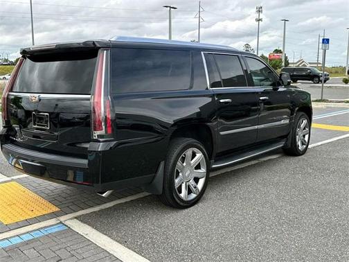 2018 Cadillac Escalade ESV Luxury
