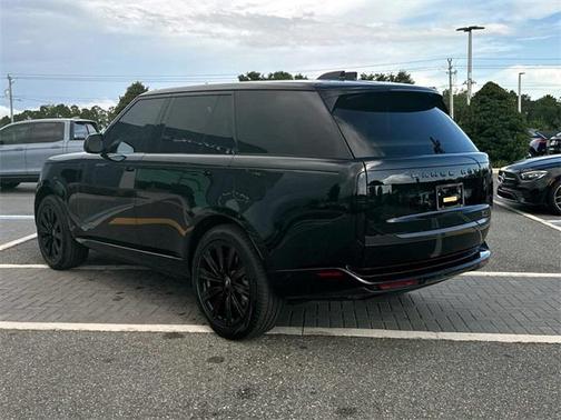 2025 Land Rover Range Rover P550e SE
