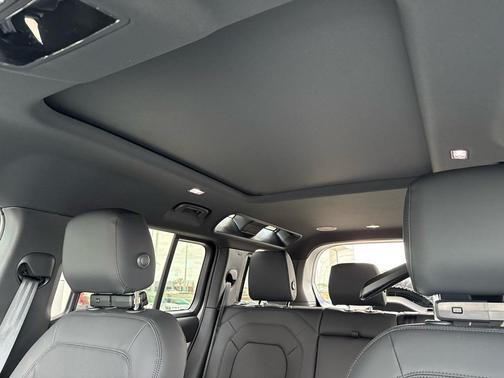 2026 Land Rover Defender P400 X-Dynamic SE