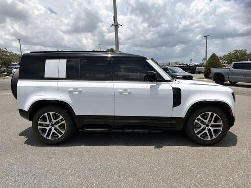 Fuji White 2026 Land Rover Defender P400 X-Dynamic SE